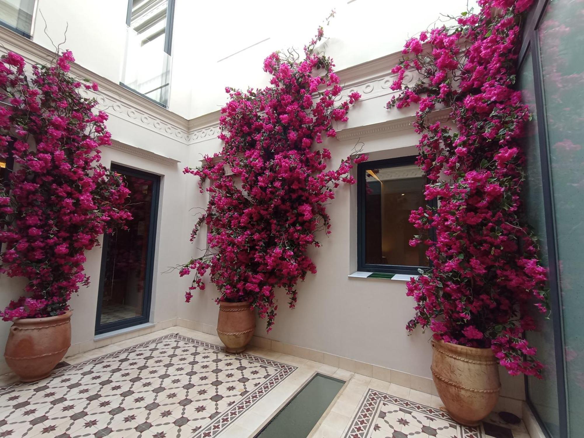 Uma Suites Parada Del Marques Sevilla Exteriör bild
