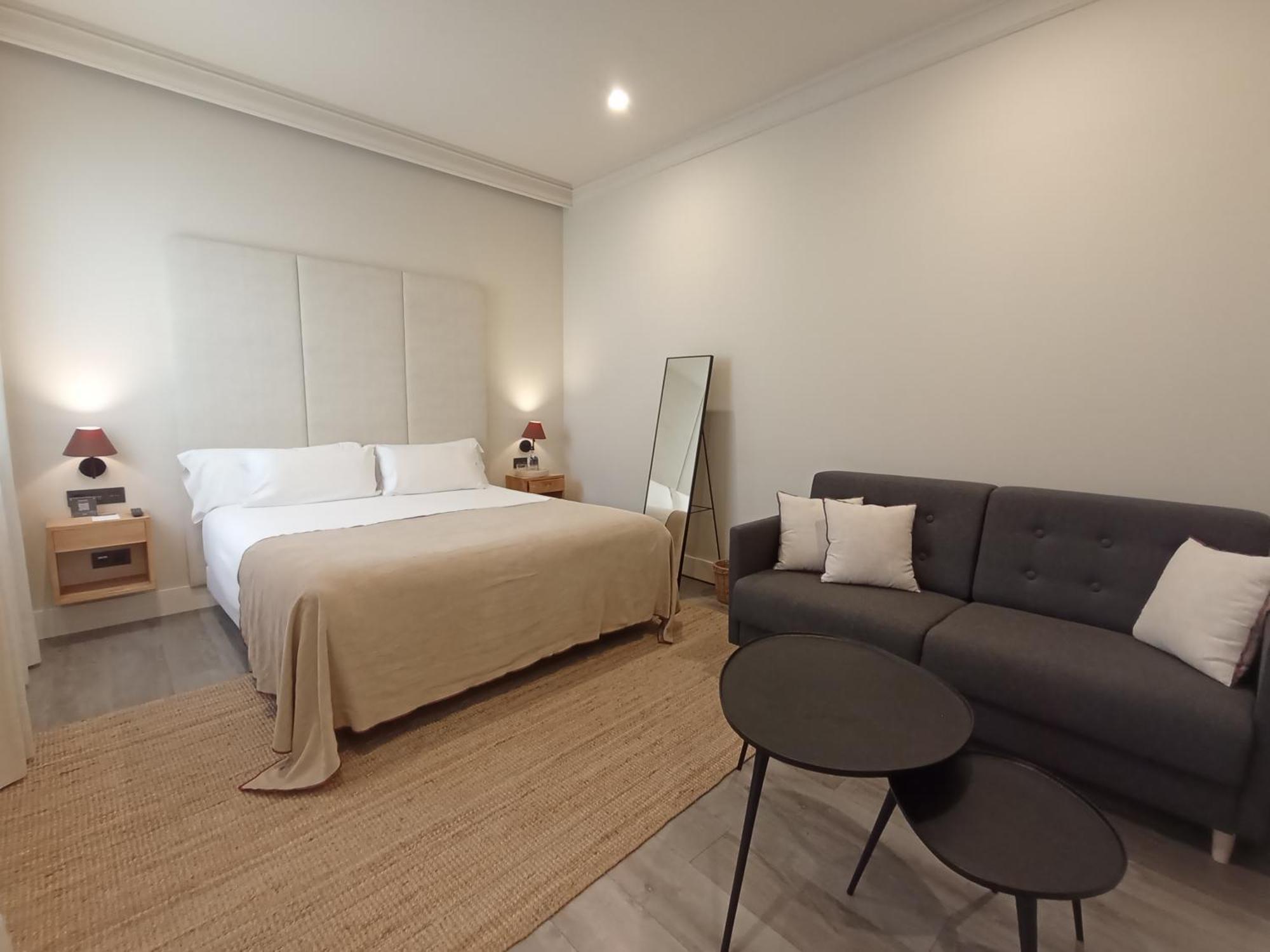 Uma Suites Parada Del Marques Sevilla Exteriör bild