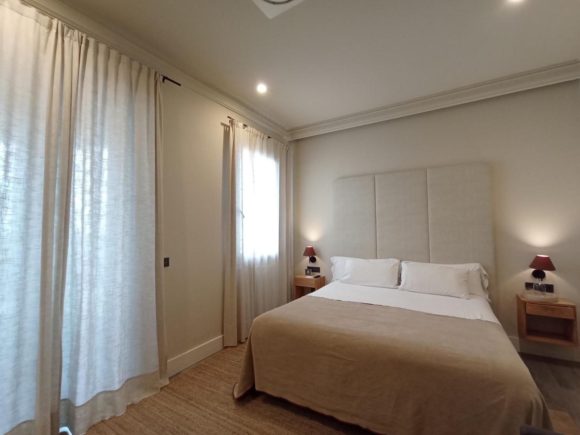 Uma Suites Parada Del Marques Sevilla Exteriör bild