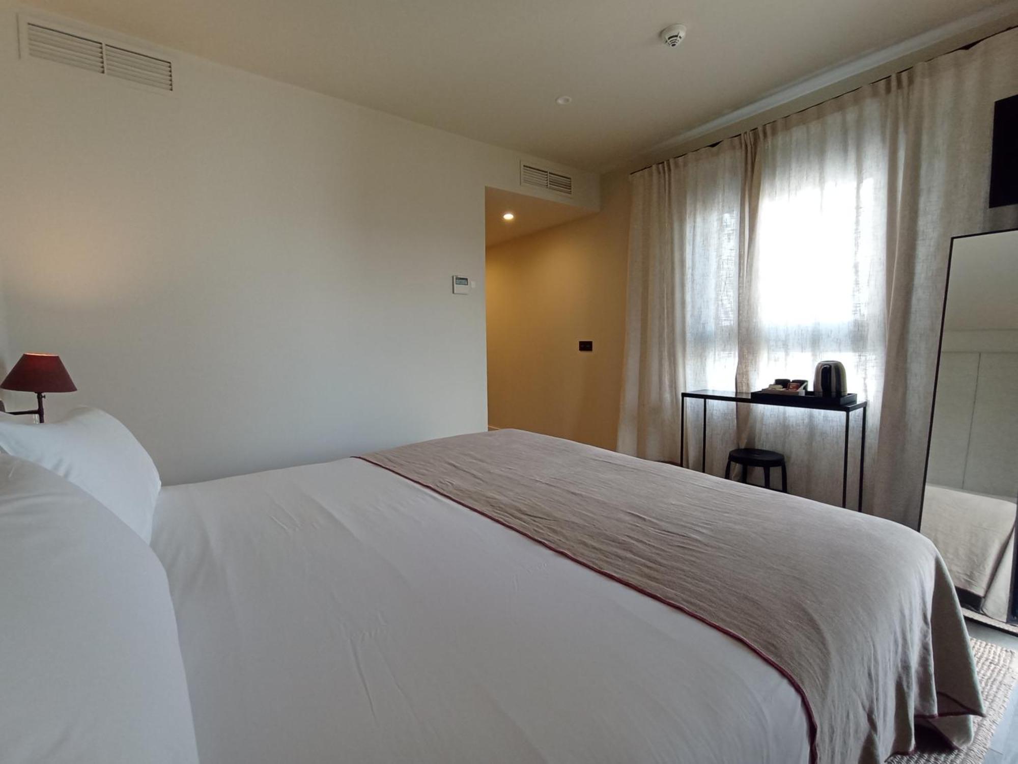 Uma Suites Parada Del Marques Sevilla Exteriör bild